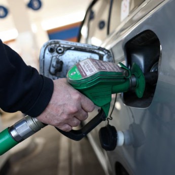 হরমুজ প্রণালিতে উত্তেজনা:  লাফিয়ে বাড়ল তেলের দাম