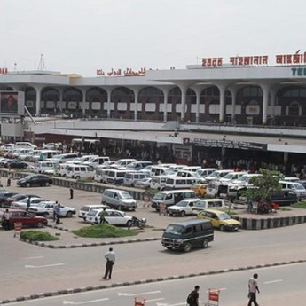 বিমানবন্দর এলাকায় কড়াকড়ি: দর্শনার্থী প্রবেশ বন্ধে যাত্রীসেবায় নতুন মাত্রা