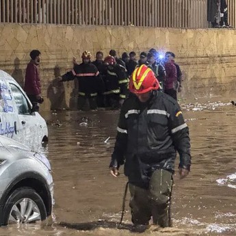 রেকর্ড উষ্ণতার পর তুষারপাত ও বন্যার আঘাত