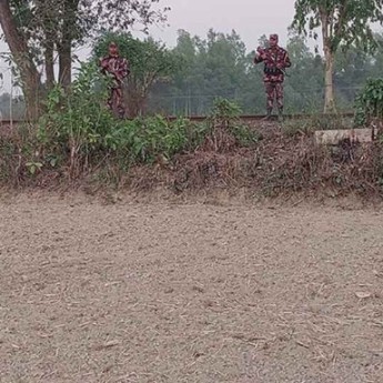 ওসমান হাদি হত্যাচেষ্টা: অপরাধীরা যাতে পালাতে না পারে, জয়পুরহাট সীমান্তে বিজিবি’র ব্যাপক নিরাপত্তা জোরদার