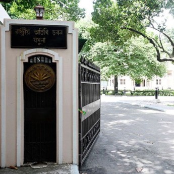 সংঘাত এড়াতে প্রধান উপদেষ্টার কড়া বার্তা: তিন দলের জ্যেষ্ঠ নেতৃত্ব যমুনায়