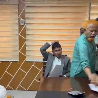 বিএনপি নেতা বিরুদ্ধে নিয়োগ পরীক্ষার কাগজপত্র ছিনিয়ে নেওয়ার অভিযোগ