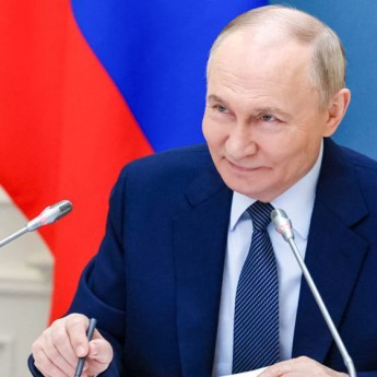 সংবাদ সম্মেলনে পুতিনের হাস্যরস: প্রেসিডেন্টের উপস্থিতিতেই সরাসরি বিয়ের প্রস্তাব