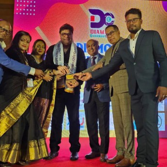 জমকালো আয়োজনে অনুষ্ঠিত হলো দিয়ামনি ই কমিউনিকেশন আইকনিক স্টার এ্যাওয়ার্ড