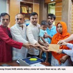 আগুনে ক্ষতি, তিন পরিবারে তথ্যমন্ত্রীর সহায়তা