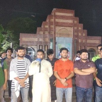 আওয়ামী লীগ নিষিদ্ধের দাবিতে বিক্ষোভে উত্তাল জাবি