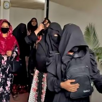 তরুণ প্রজন্মের অবক্ষয় ও আবাসিক হোটেল