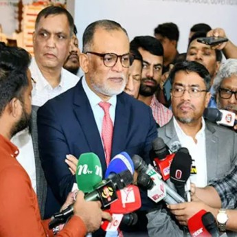 সরকার ভোজ্যতেলের দাম বাড়ায়নি: বাণিজ্য উপদেষ্টা