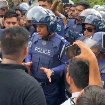 হবিগঞ্জে যেতে পথে একাধিকবার বাধা, সড়কে বসে এনসিপি নেতারা