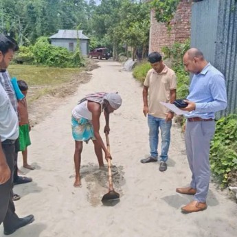 গাইবান্ধায় উন্নয়ন প্রকল্প পরিদর্শনে ইউএনও