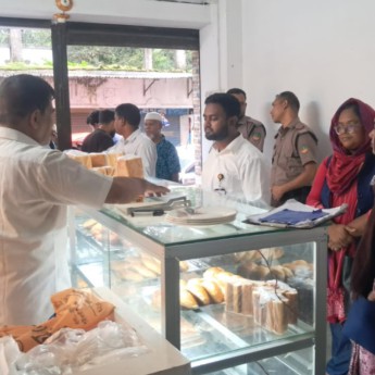 মিথ্যা লাইসেন্স তথ্যে লাইভ বেকারিকে জরিমানা