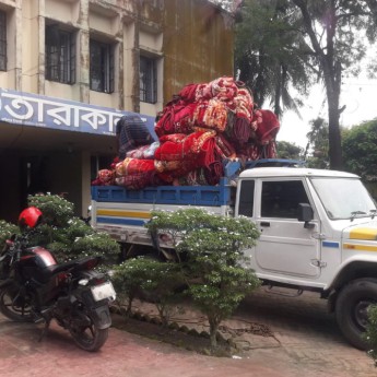 তারাকান্দায় পিকআপভর্তি ভারতীয় কম্বল জব্দ, চালক গ্রেফতার