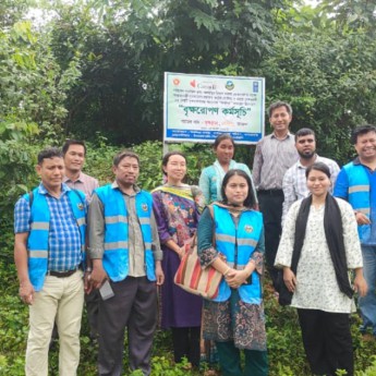 সীমান্ত সড়কে সহস্রাধিক চারা রোপণ
