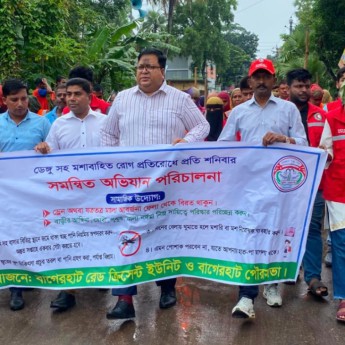 বাগেরহাটে রেড ক্রিসেন্টের পরিচ্ছন্নতা অভিযান