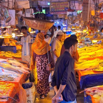 বাজারের চাপে কর্মসংস্থানে সংকট