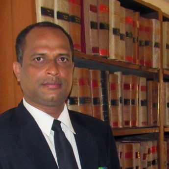 কুমিল্লা আদালত অঙ্গনে পরিচিত মুখ তাপস চন্দ্র