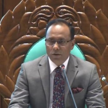 রাষ্ট্রপতির দায়িত্ব গ্রহণের পর স্পিকারের দায়িত্বে ব্যারিস্টার কায়সার কামাল।