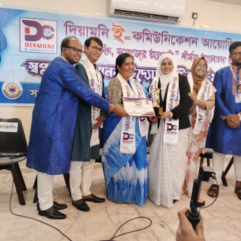 দিয়ামনি ই-কমিউনিকেশন স্বপ্নজয়ী সম্মাননা উদ্যোক্তা মিটআপে নীল রঙে মঞ্চ মাতালো একঝাঁক উদ্যোক্তা