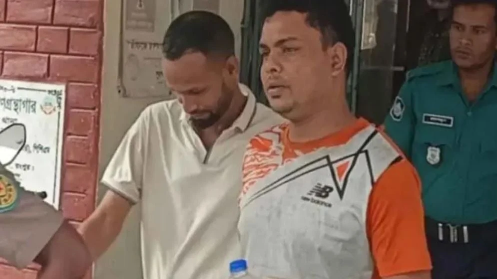 রংপুরে আবাসিক হোটেল থেকে ইয়াবাসহ দুই পুলিশ সদস্য গ্রেফতার, পাঠানো হলো কারাগারে