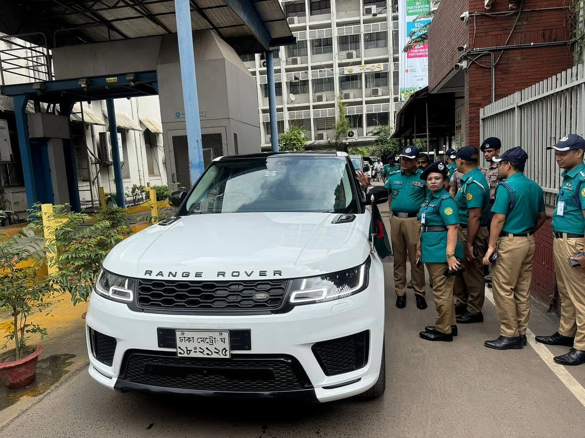 ট্রাফিকের জরিমানায় ‘খুশি’ বিমানমন্ত্রী মিল্লাত