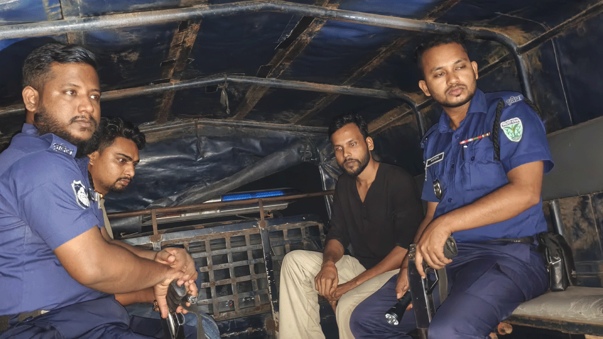টানা চার দফায় স্বর্ণের দামে বড় পতন, কমল ১০ হাজার টাকার বেশি