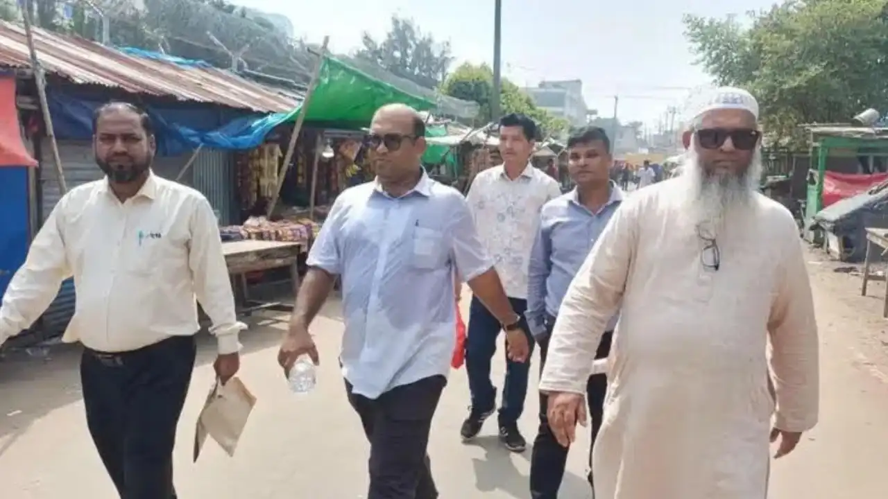 চট্টগ্রামের পাহাড়তলীতে রেলের জমি পরিদর্শনে জিএম মামুনুল, অবৈধ স্থাপনা দ্রুত উচ্ছেদের কড়া নির্দেশ