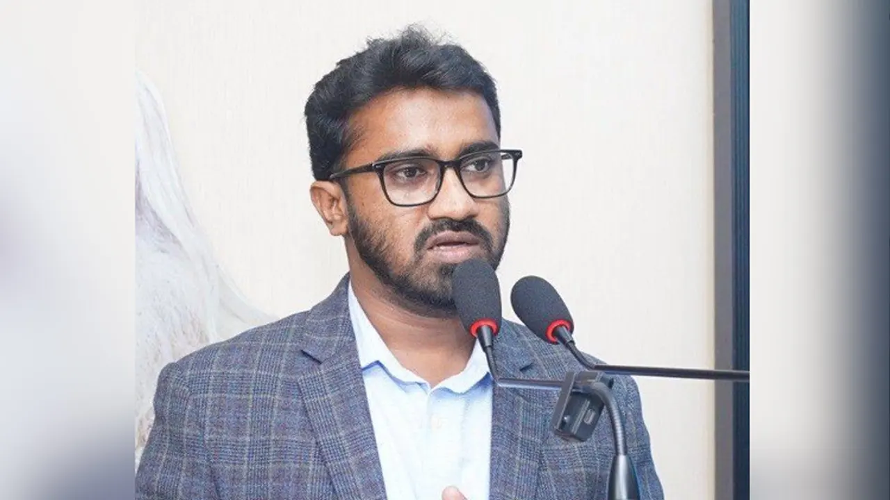 ‘চুমু দেওয়া শিক্ষক বা নেতারও কাজ নয়’—রাশেদ খাঁন