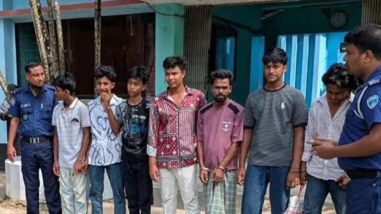 নোয়াখালীতে নিষিদ্ধ ছাত্রলীগের ঝটিকা মিছিল থেকে ৮ নেতাকর্মী গ্রেপ্তার