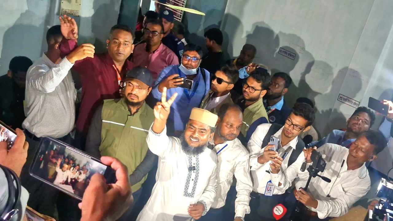 ঠাকুরগাঁও-১ উপনির্বাচনে ভোট দিলেন জামায়াতের প্রার্থী দেলাওয়ার হোসেন