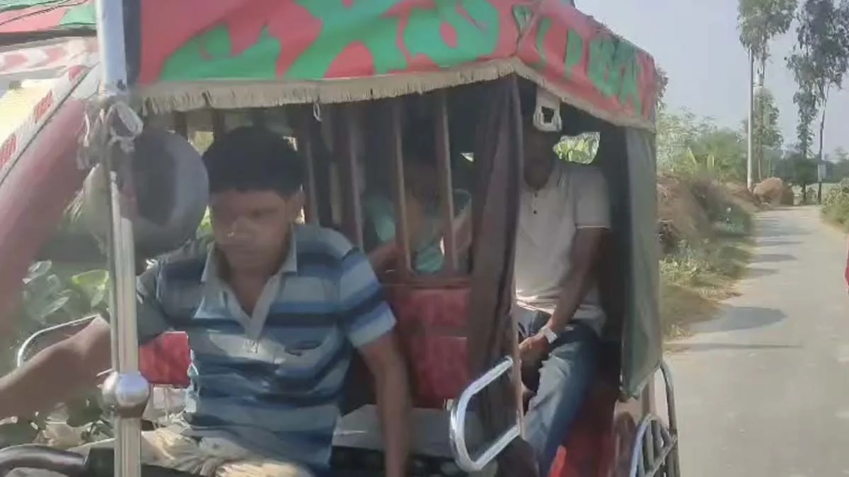 নওগাঁয় শেখ হাসিনার দেশে ফেরার ঘোষণা দিয়ে মাইকিং, গ্রেপ্তার ২