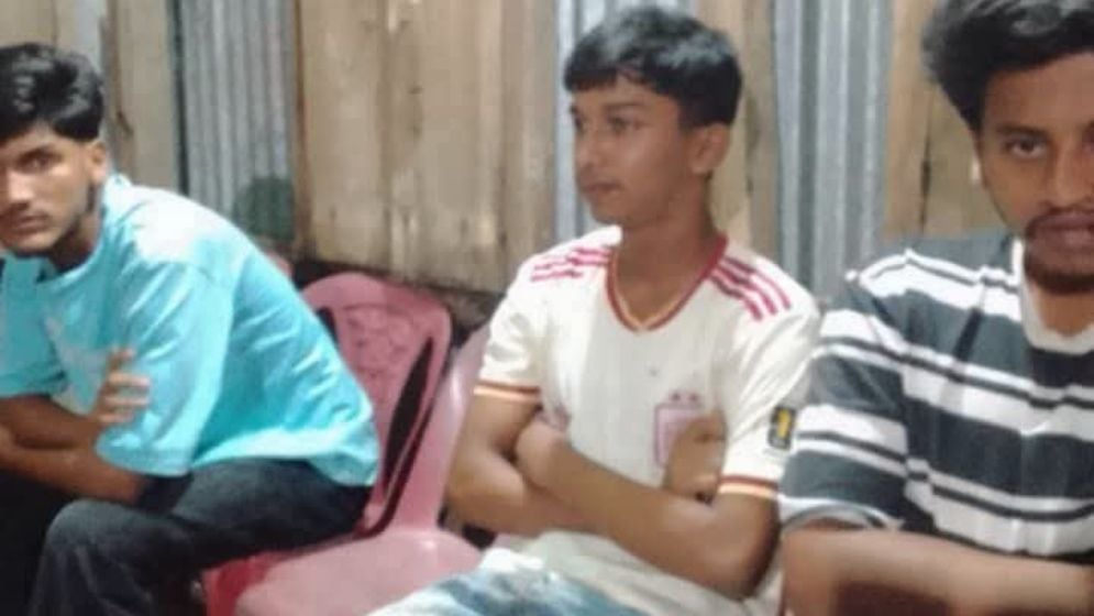 কলেজে নবীনবরণে ‘জয় বাংলা’ স্লোগান, ৪ শিক্ষার্থীকে বিএনপি কার্যালয়ে আটকে রেখে নির্যাতনের অভিযোগ