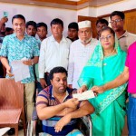 কুষ্টিয়া জেলা পরিষদে আর্থিক সহায়তার চেক বিতরণ