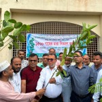 সবুজ বাংলাদেশ গড়তে ঝালকাঠিতে চারা বিতরণ